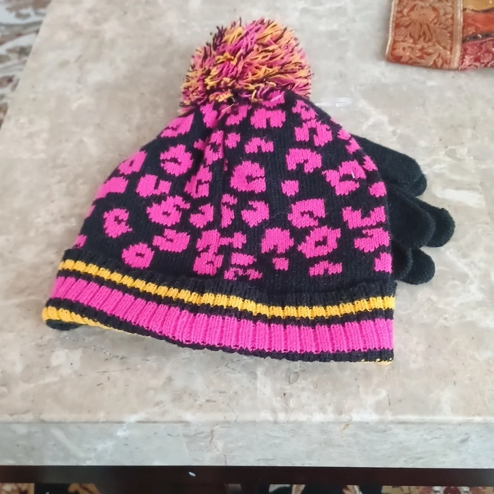 - - Girls surprise hat and cloves